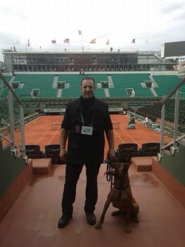 Segurança é antecipação. É leitura de ambiente, análise de comportamento e protocolos que começam muito antes do primeiro ingresso ser validado